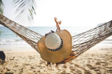 Choosing Between a Hanging Hammock Chair and a Standing Hammock: The Ultimate Guide